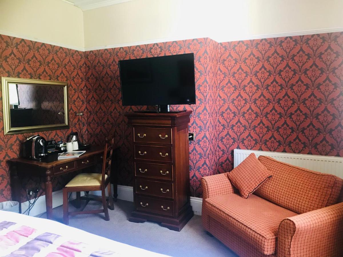Clarence Court Hotel Челтнем Екстер'єр фото
