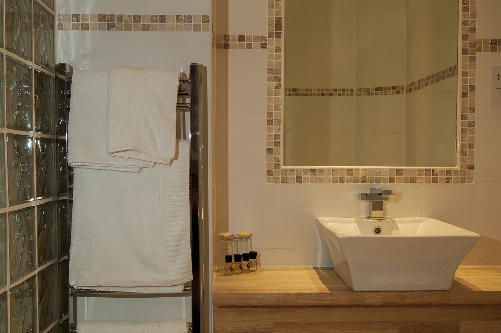 Clarence Court Hotel Челтнем Екстер'єр фото