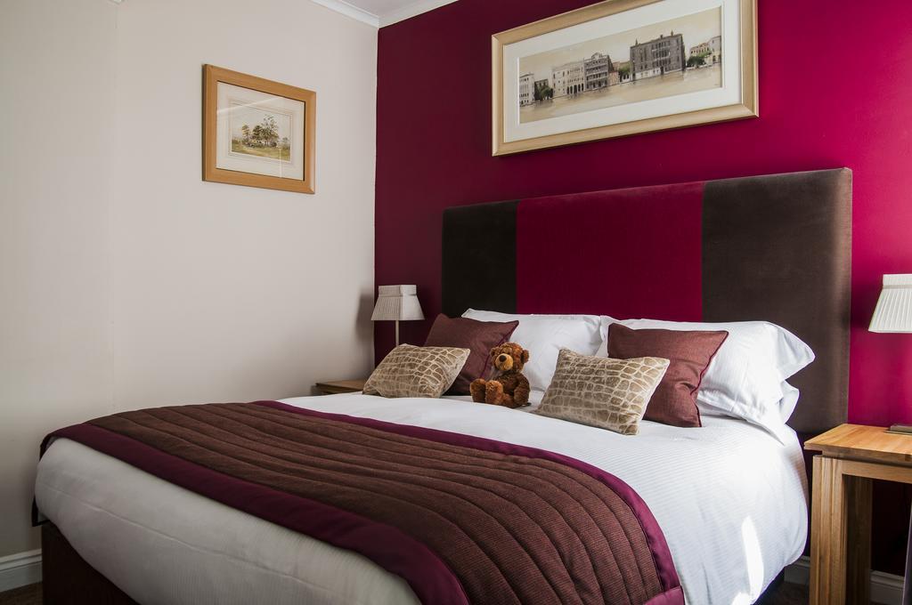 Clarence Court Hotel Челтнем Екстер'єр фото
