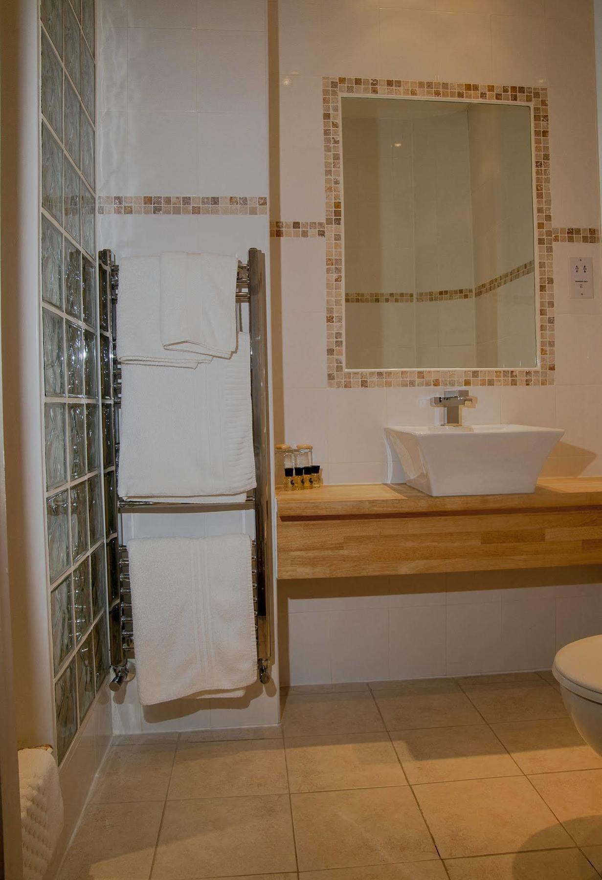 Clarence Court Hotel Челтнем Екстер'єр фото