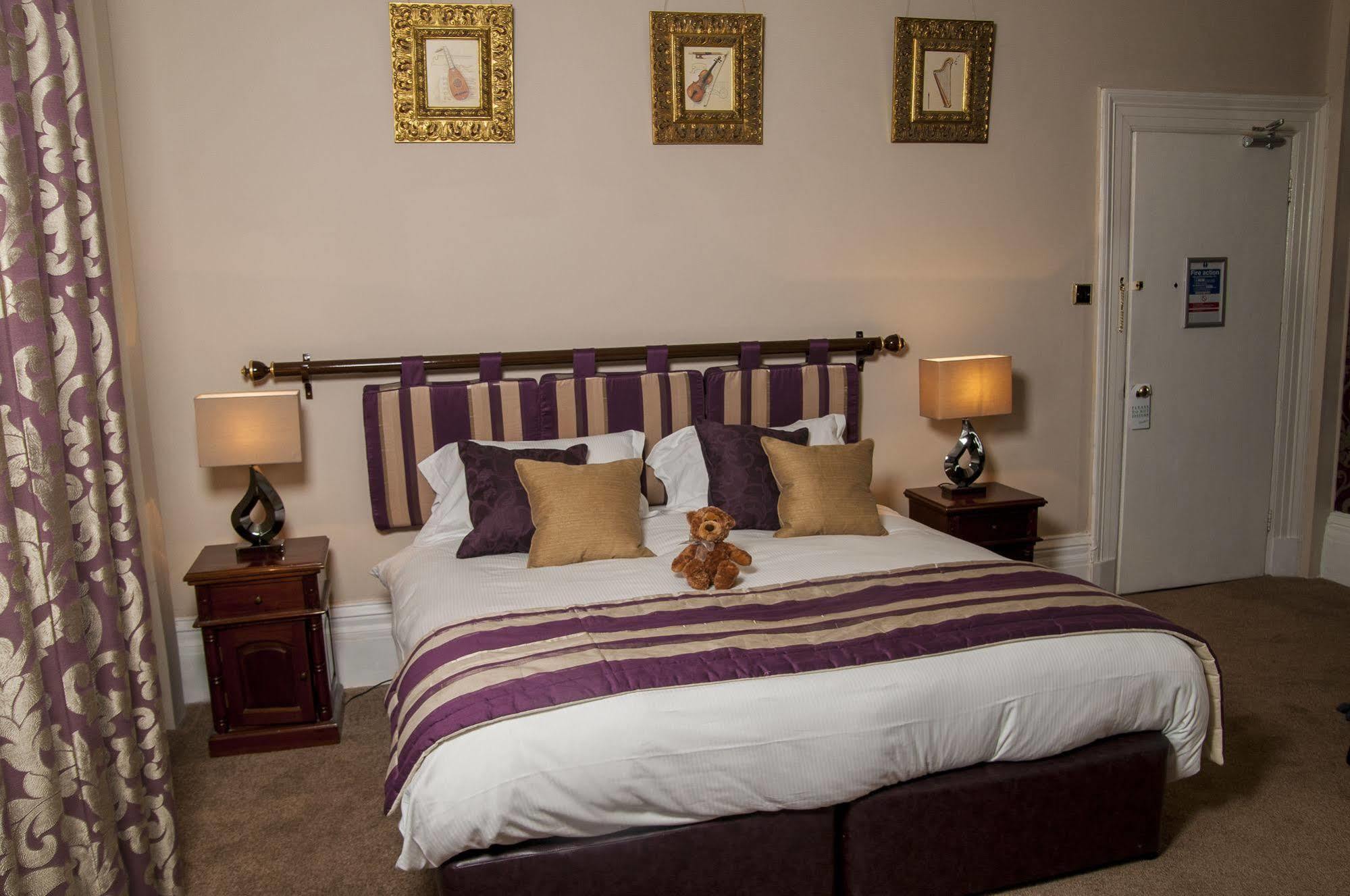 Clarence Court Hotel Челтнем Екстер'єр фото