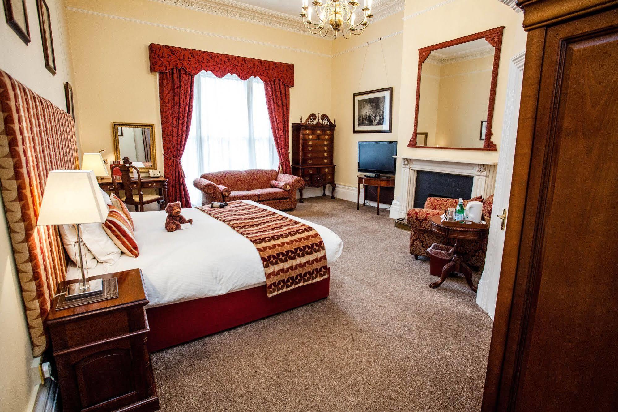 Clarence Court Hotel Челтнем Екстер'єр фото